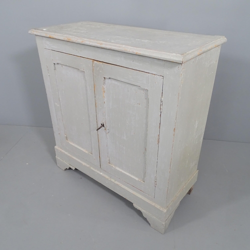 2234 - A Victorian painted pine two door cabinet. 84x89x37cm