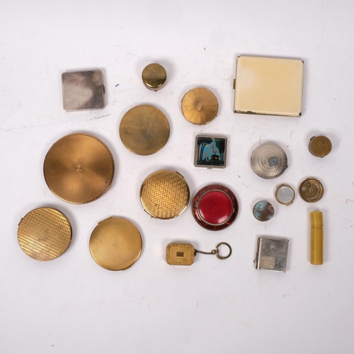 301 - A group of Vintage compacts, and pillboxes, including 1 with armorial crest and 1 Kigu, a Yardley et... 