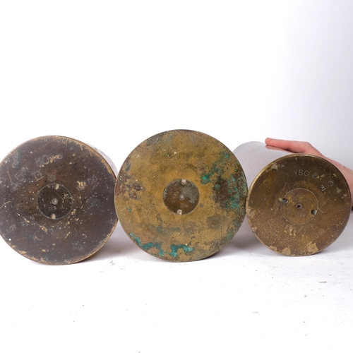 350 - A group of First World War brass cannon shells, including a pair of 1916 45