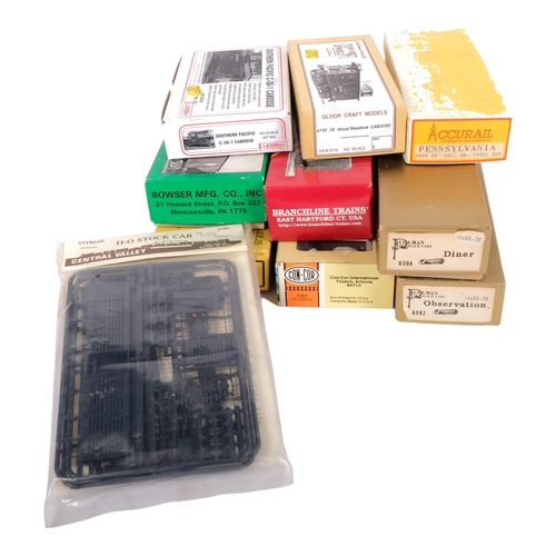 115 - A quantity of of HO scale plastic model train kits, including kits from Details West, Con-Cor, Gloor... 