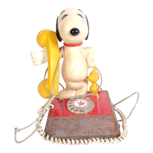 73 - SNOOPY - a 1980s Vintage Snoopy character telephone, H35cm