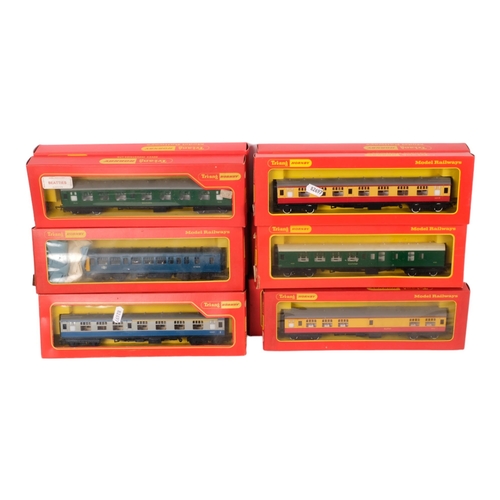 88 - TRI-ANG - HORNBY MODEL RAILWAYS - a group of boxed coach and buffet cars, including R.628B.R. buffet... 