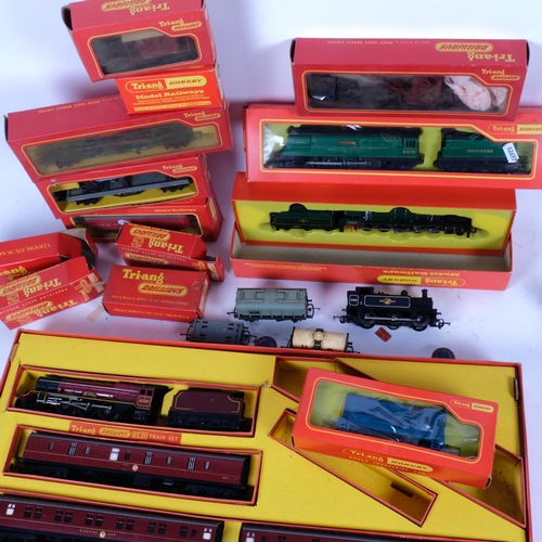 90 - TRI-ANG - HORNBY MODEL RAILWAYS - an electric model railway RS.22 train set, set is missing track bu... 