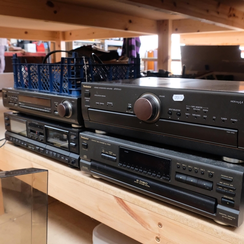 440 - A group of Hi-Fi equipment, to include a Technics ST-GT550 stereo tuner, a Technics A800 Mk II ampli... 