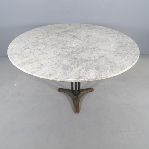 2706 - A marble circular garden table on painted metal base. 120x74cm.