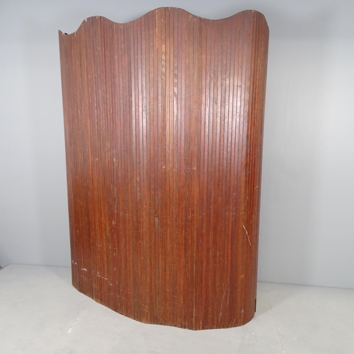 2711 - A tambour screen/room divider, 185x180cm