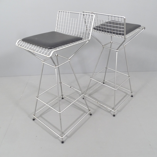 2031 - A pair of post-modern wire mesh barstools by Meshman. 1980s. Seat height 80cm.