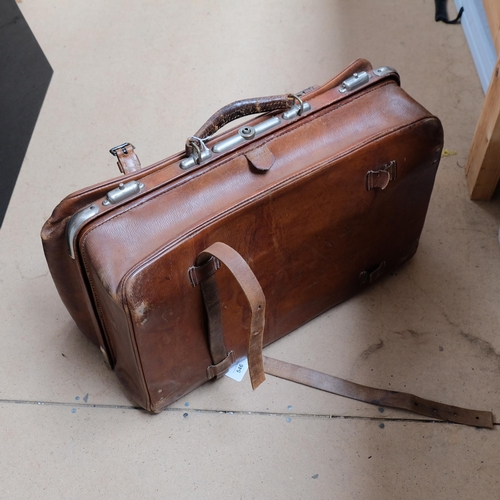 546 - SAC-VALISEA SOUFFLETS - an early 20th century French leather suitcase, with chrome mounts, L60cm, la... 