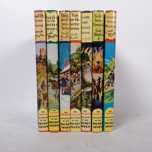 754 - A set of 7 Enid Blyton Secret Seven books, published 1960s