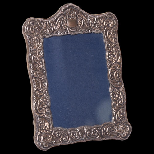 1009 - An Elizabeth II embossed silver-fronted folding frame, by Carr