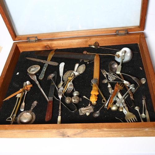 911 - A early 20th century pine-cased table-top jewellery display cabinet, and various plated cutlery, Bra... 