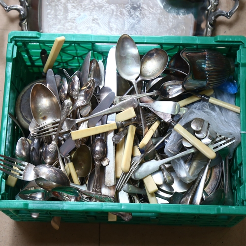 917 - A large quantity of mixed plated flatware, plated cream jug and matching sugar bowl, etc (boxful)