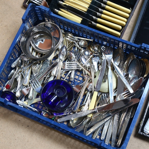 922 - Plated cutlery, fish service, etc (boxful)