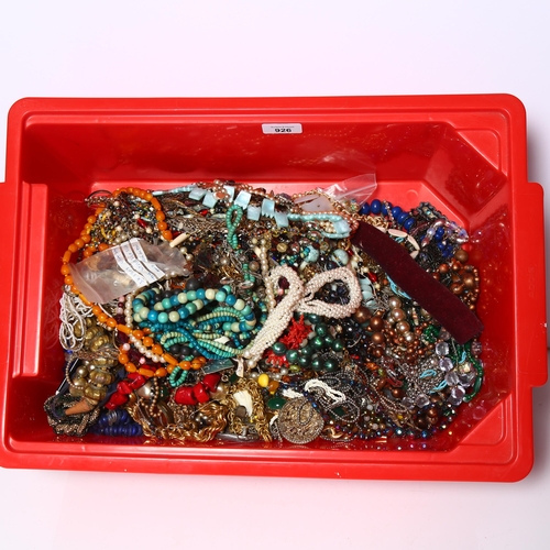 926 - A large quantity of mixed costume jewellery