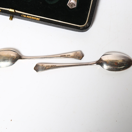 969 - A set of 6 silver coffee spoons retailed by Mappin & Webb, original case