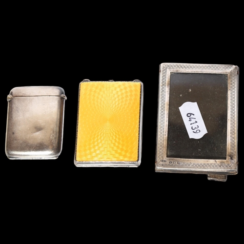 977 - A George V engine turned silver and yellow enamelled matchbox case, a small rectangular silver-front... 