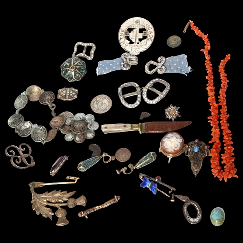 989 - A group of various jewellery, including coral necklace, relief carved cameo brooch, thistle brooch, ... 