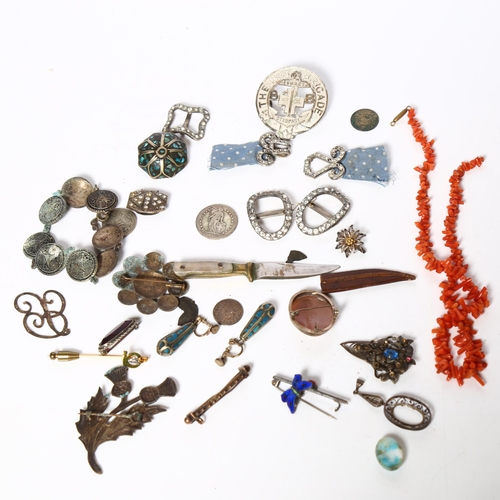 989 - A group of various jewellery, including coral necklace, relief carved cameo brooch, thistle brooch, ... 