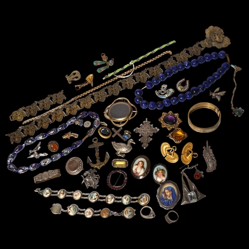 997 - A box of Vintage and other costume jewellery, including a painted glass necklace, gilt-metal brooche... 