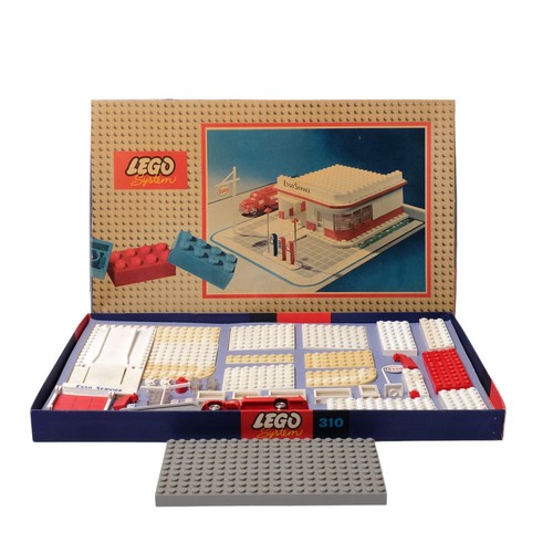 81 - LEGO SYSTEM - set 310 ESSO Service Station, complete and in original box, no instruction manual or a... 