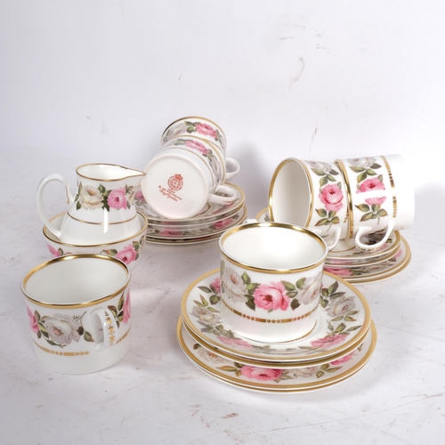 654 - Royal Worcester, Royal Garden tea set for 6 people