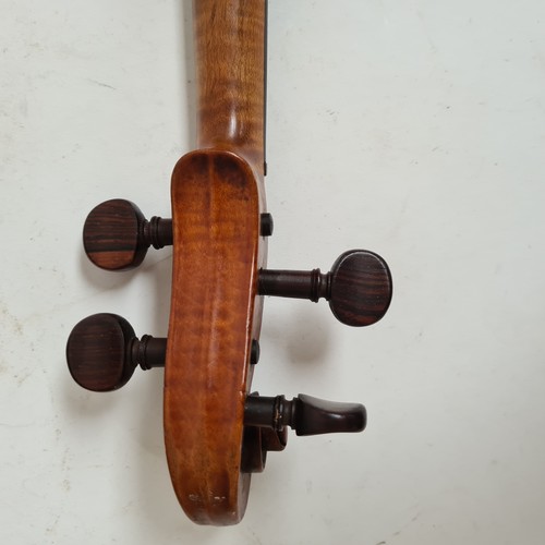 430 - A Vintage violin with a label for Joseph Guarnerius, 14