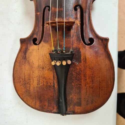 430 - A Vintage violin with a label for Joseph Guarnerius, 14