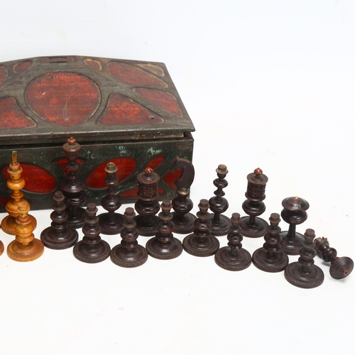 204 - A 19th century boxwood and coromandel chess set, King height 6cm, some pieces damaged