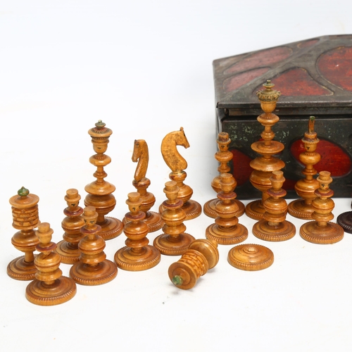 204 - A 19th century boxwood and coromandel chess set, King height 6cm, some pieces damaged