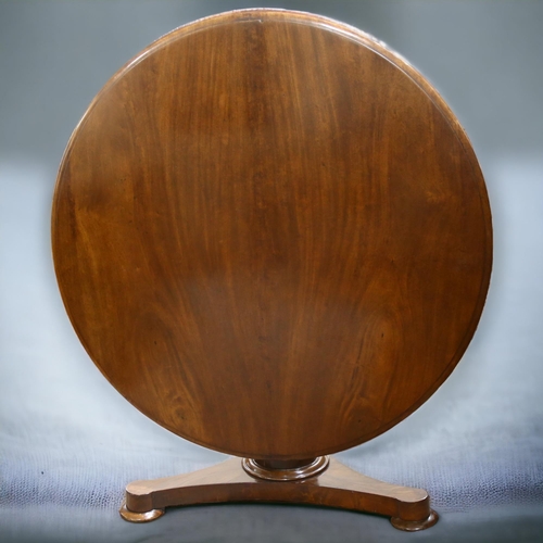 232 - A Victorian mahogany loo / breakfast table on pillar base, diameter 137cm