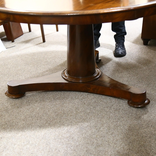 232 - A Victorian mahogany loo / breakfast table on pillar base, diameter 137cm