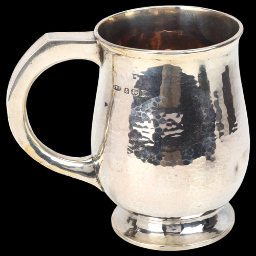 1436 - An Edward VIII silver pint mug, Albert Edward Jones, Birmingham 1936, baluster form with planished d... 