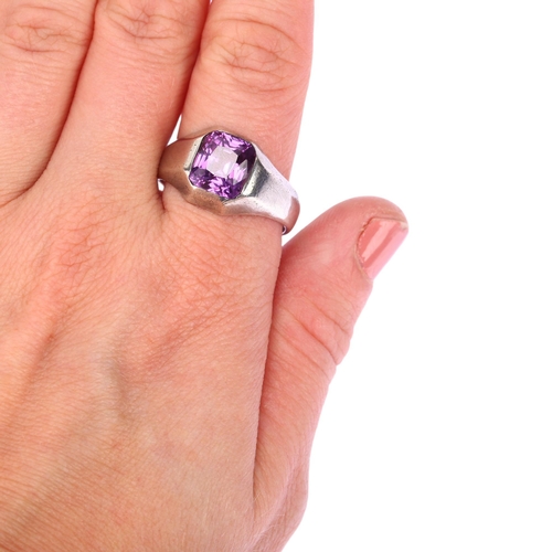 1139 - A solitaire synthetic sapphire signet ring, heavy unmarked white metal settings with cushion-cut sap... 