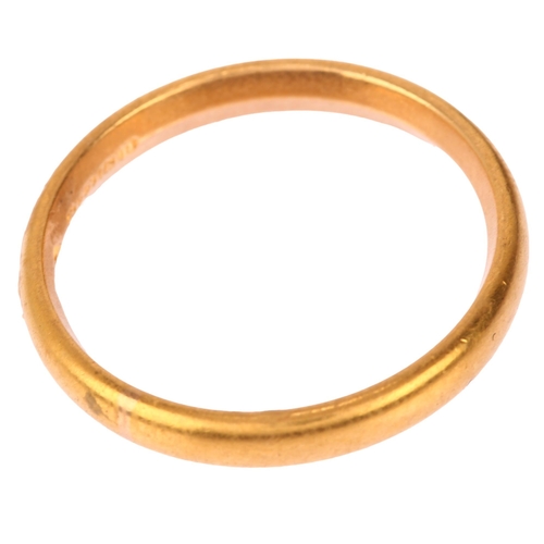 1178 - An early 20th century 22ct gold wedding band ring, maker JH, Birmingham 1939, band width 2.9mm, size... 