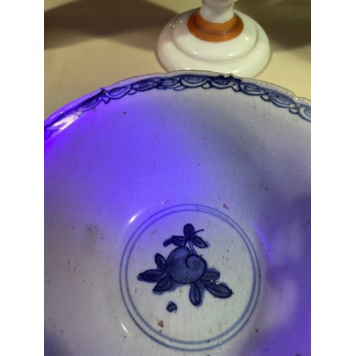 199 - A Chinese blue and white porcelain bowl, diameter 18cm, and a blue and white porcelain dragon design... 