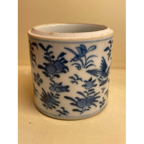 133 - A pair of Chinese blue and white porcelain cylindrical pots, with painted birds (1 lid missing), hei... 