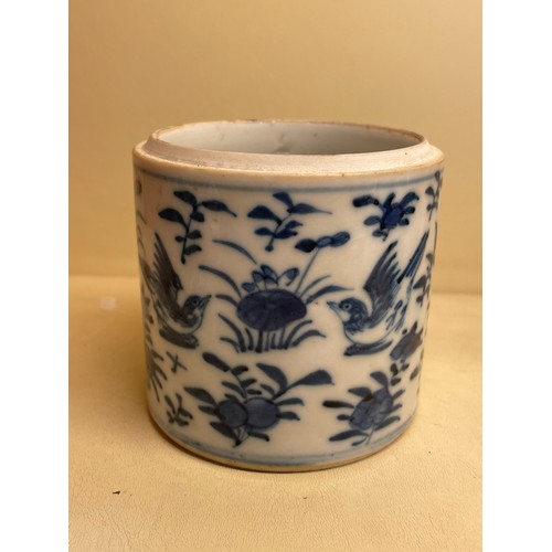 133 - A pair of Chinese blue and white porcelain cylindrical pots, with painted birds (1 lid missing), hei... 