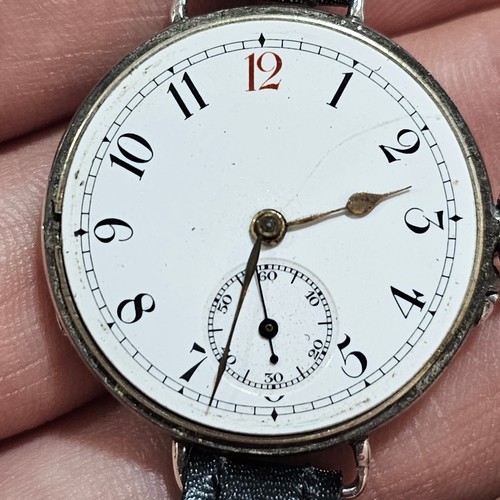 1005 - A First World War Period silver Officer's style trench mechanical wristwatch, circa 1914, white dial... 