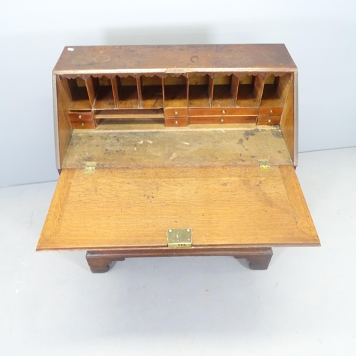 2568 - A Georgian oak bureau. 93x103x47cm.