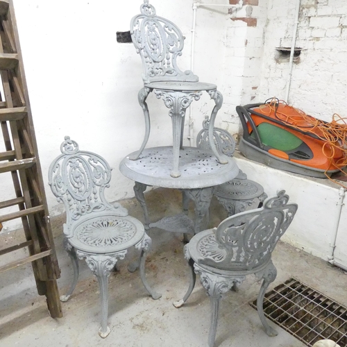 2580 - A cast iron continental style painted two-tier garden table, 70x73cm, with four matching chairs.