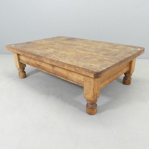 2621 - A vintage pine plank top coffee table. 104x34x72cm.