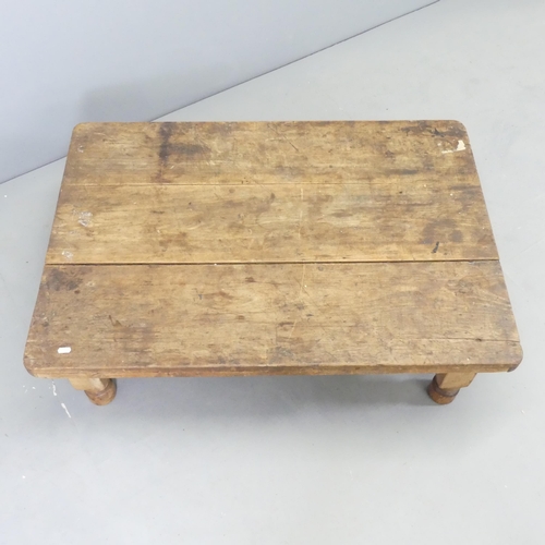 2621 - A vintage pine plank top coffee table. 104x34x72cm.