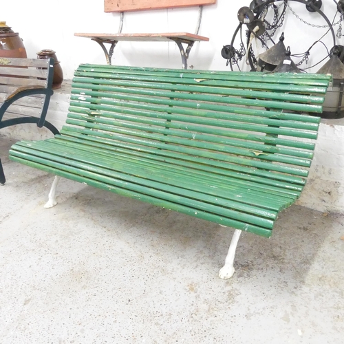 2675 - A painted slatted garden bench on metal base. 167x80x80cm.