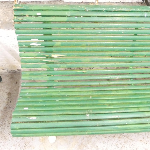 2675 - A painted slatted garden bench on metal base. 167x80x80cm.