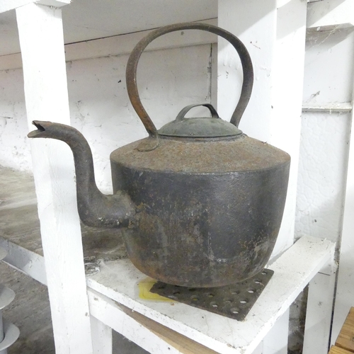 2688 - A large cast iron kettle. 41x43xcm.