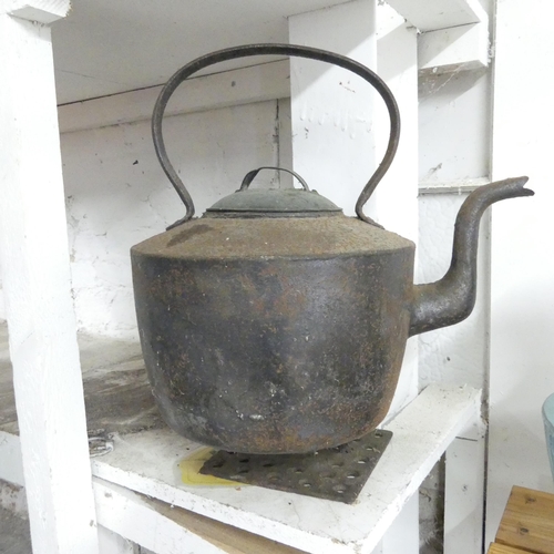 2688 - A large cast iron kettle. 41x43xcm.