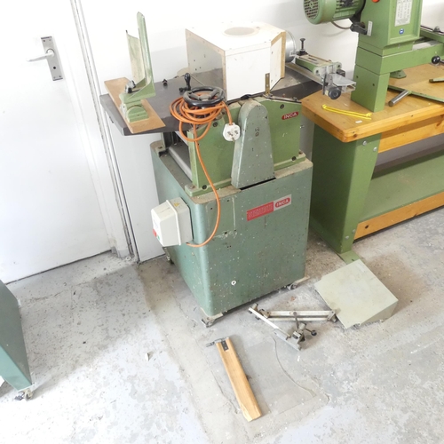 2698 - A Startrite INCA series 2000 thicknesser planer. 80x110x55cm.