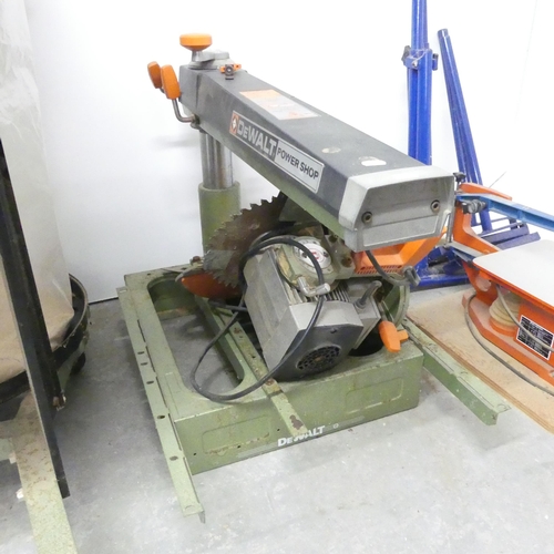 2703 - A De Walt Powershop DW1251 radial arm saw. 83x56x54cm.