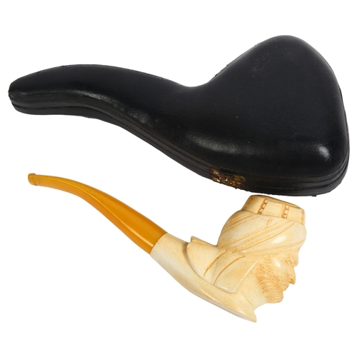 114 - Meerschaum pipe with a carved Sultan's head bowl, cased