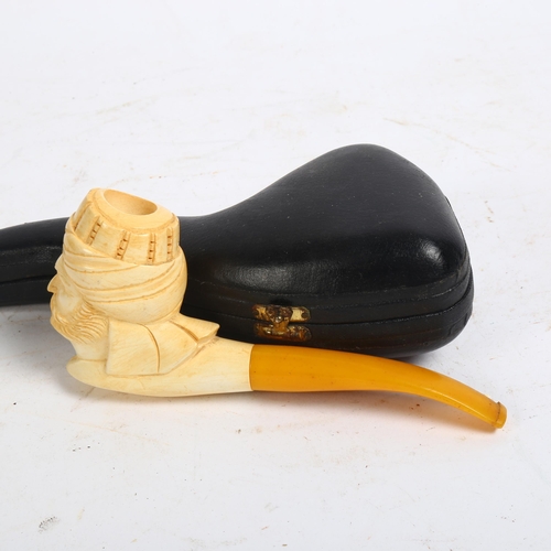 114 - Meerschaum pipe with a carved Sultan's head bowl, cased